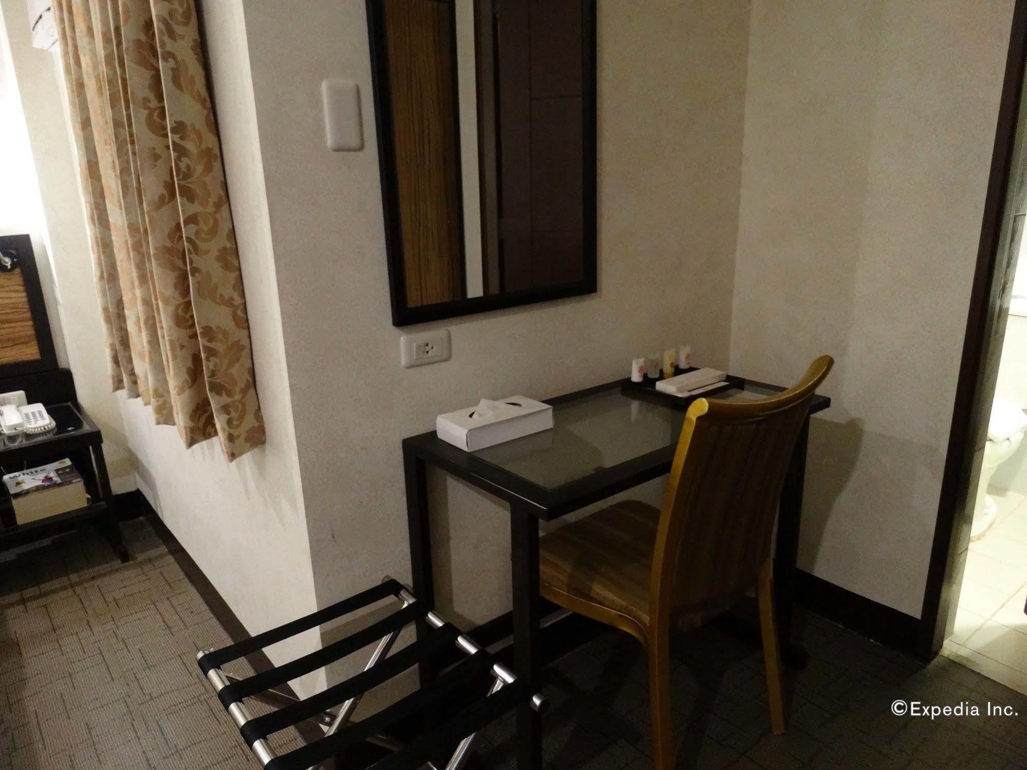 D Circle Hotel Манила Экстерьер фото