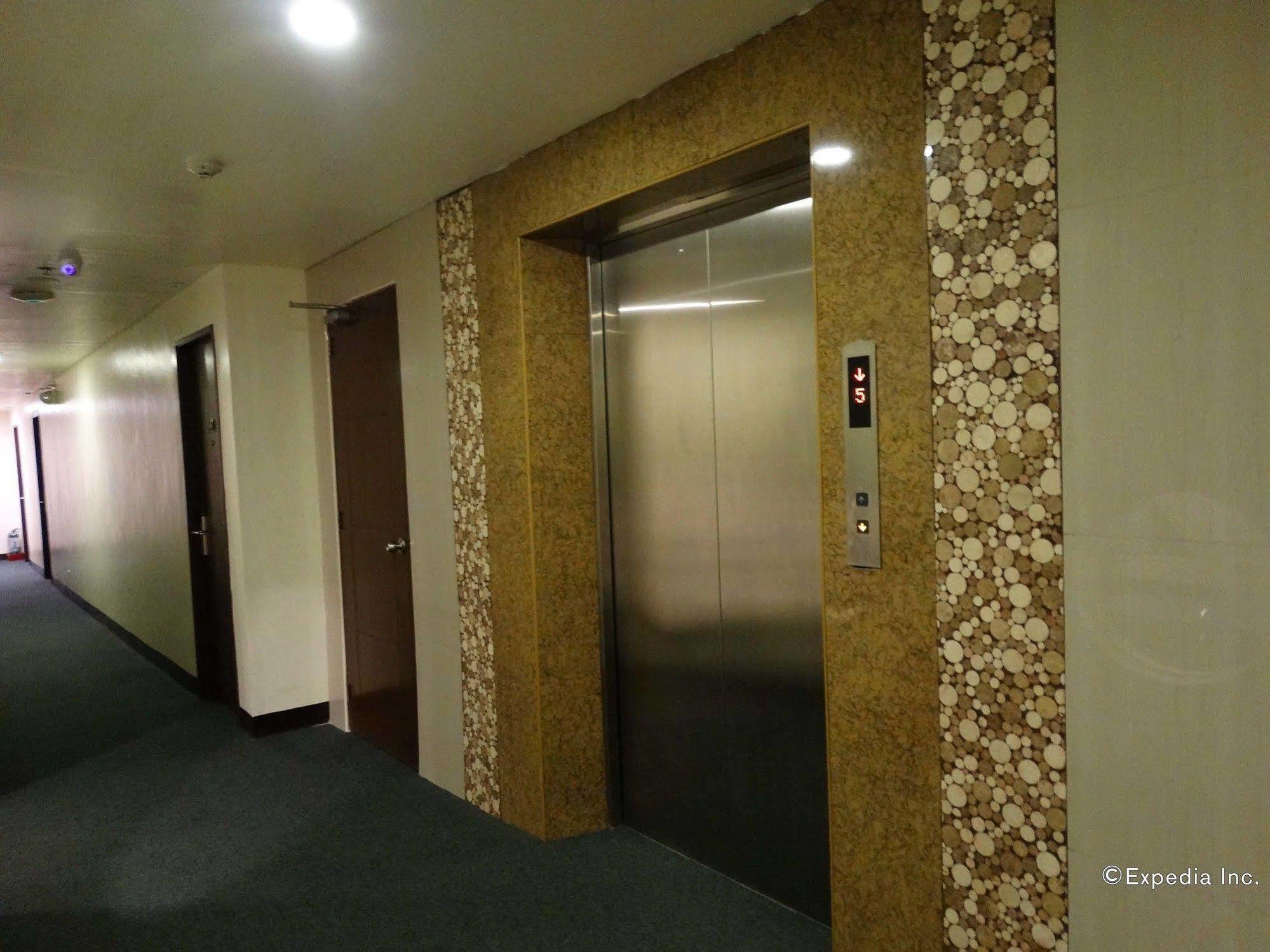 D Circle Hotel Манила Экстерьер фото