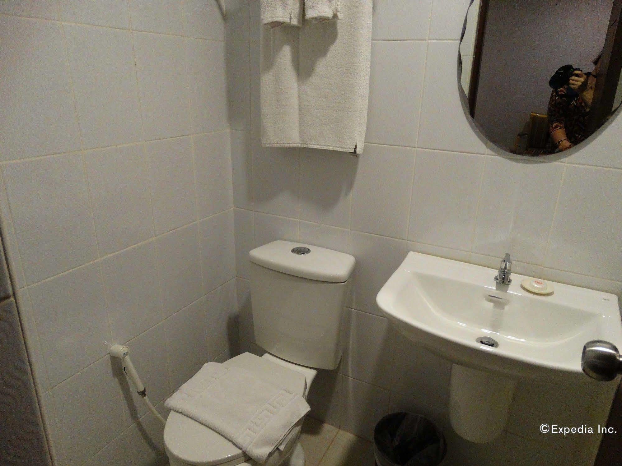 D Circle Hotel Манила Экстерьер фото