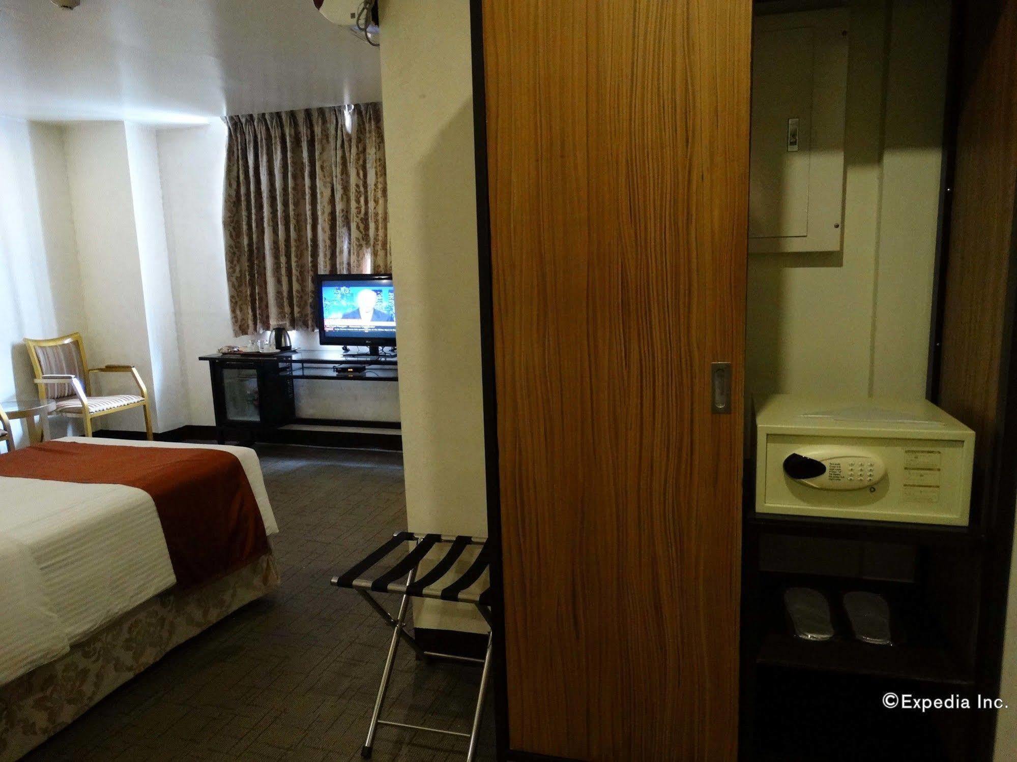 D Circle Hotel Манила Экстерьер фото