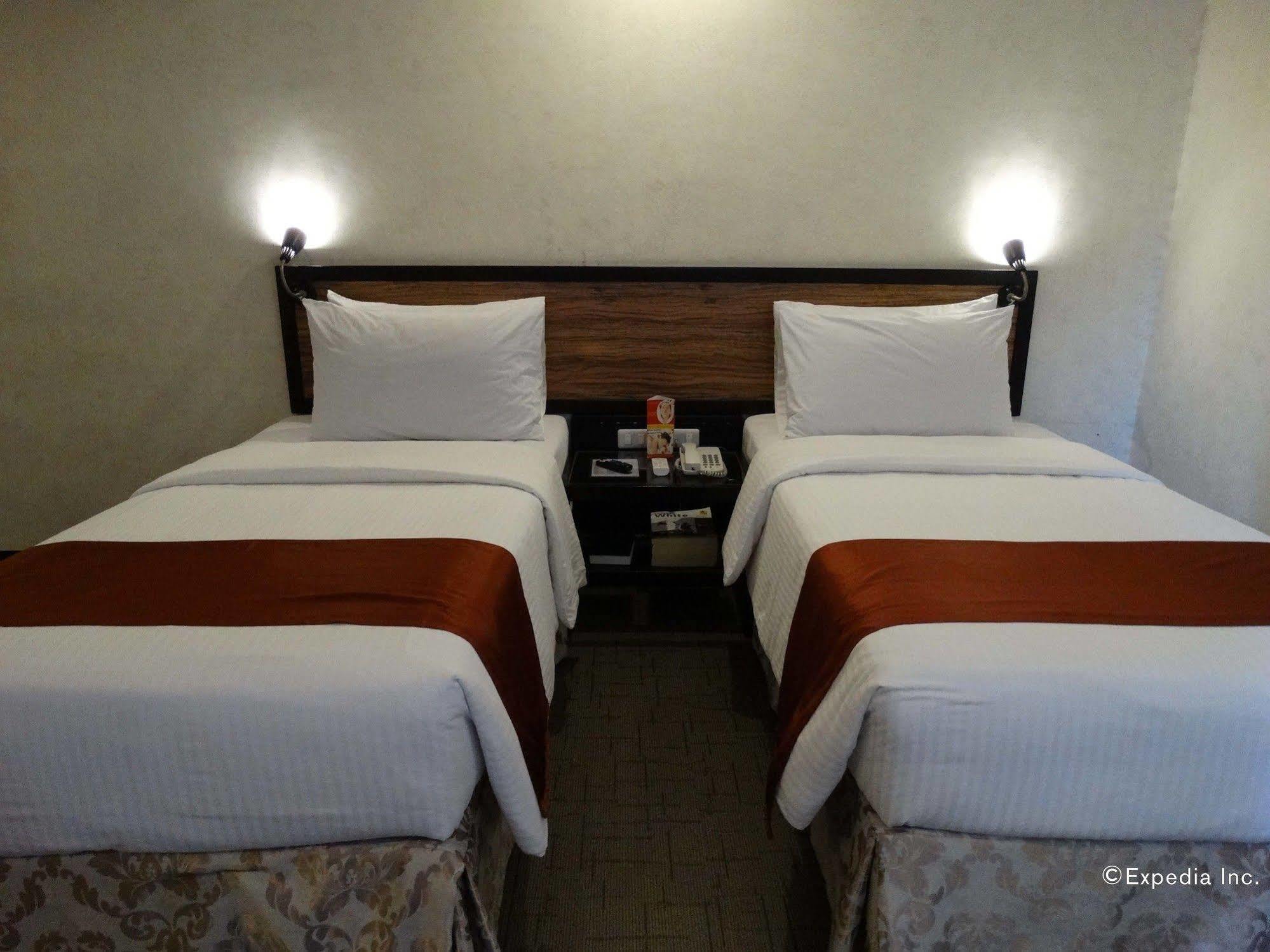 D Circle Hotel Манила Экстерьер фото