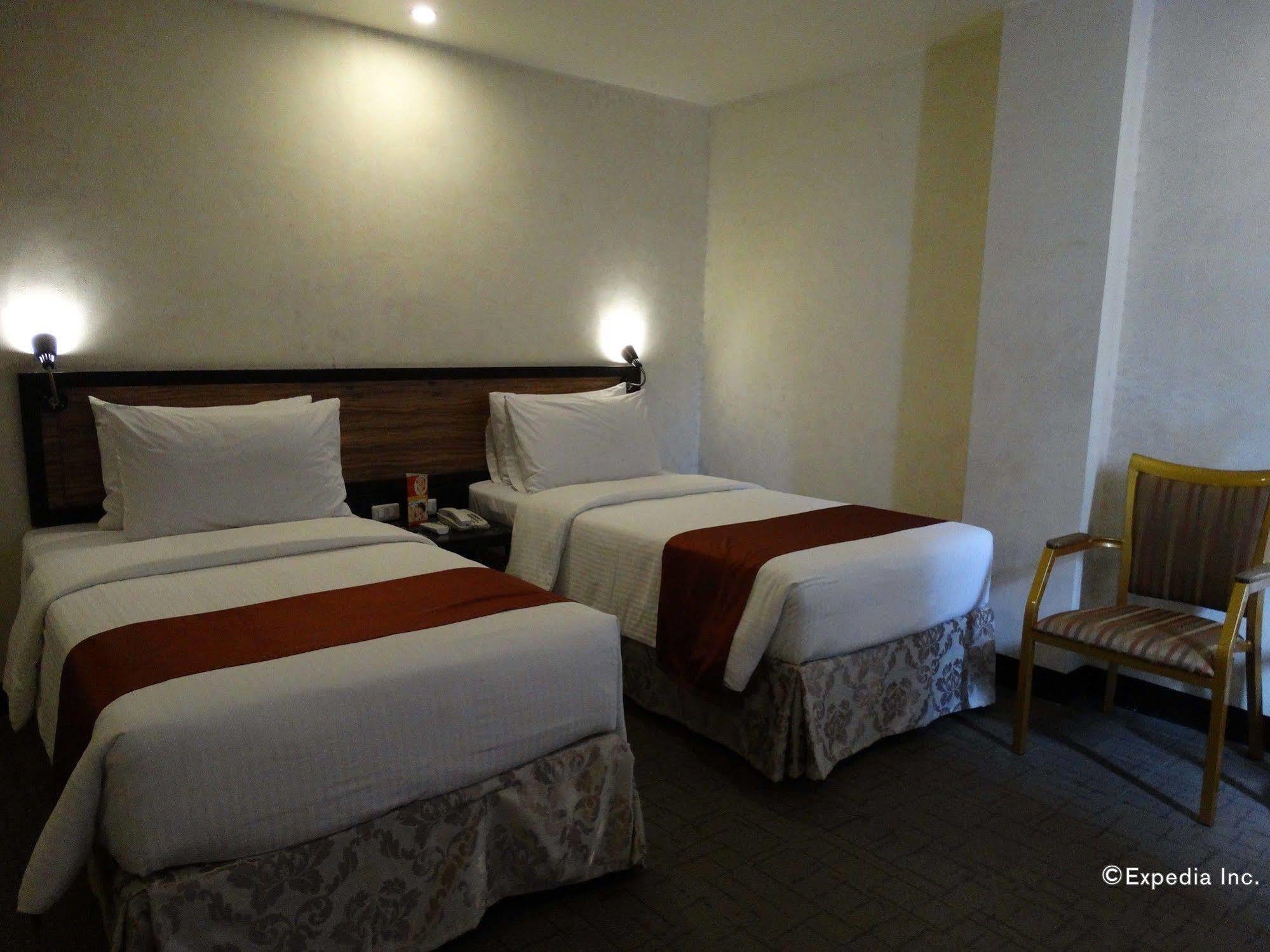 D Circle Hotel Манила Экстерьер фото