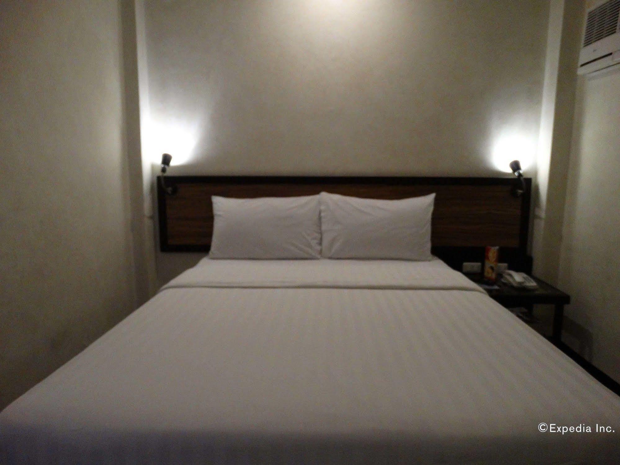 D Circle Hotel Манила Экстерьер фото