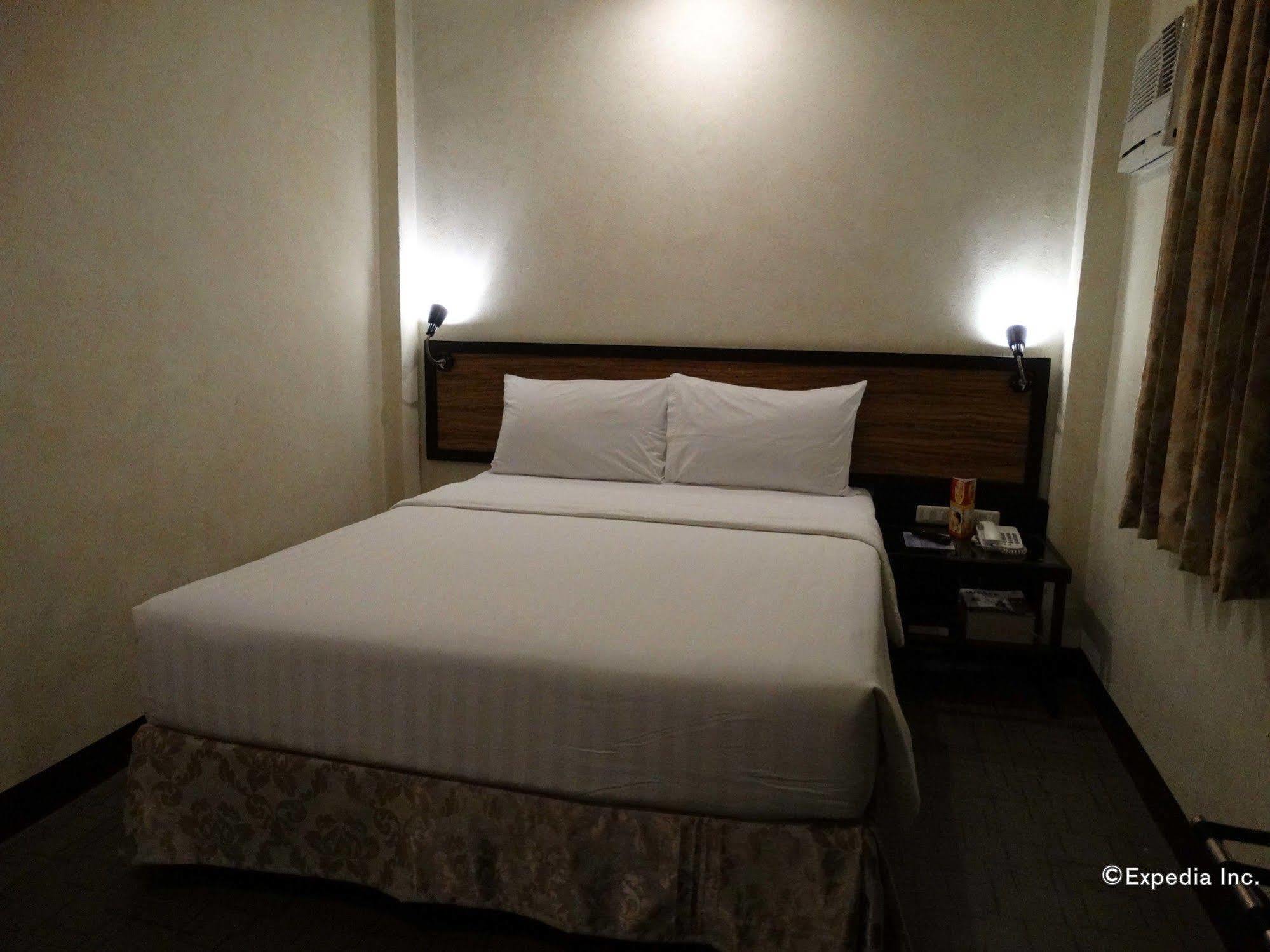 D Circle Hotel Манила Экстерьер фото