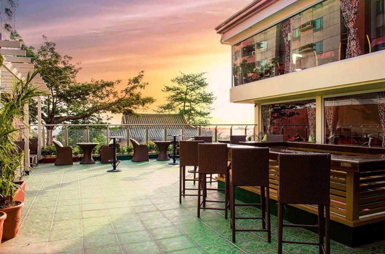 D Circle Hotel Манила Экстерьер фото
